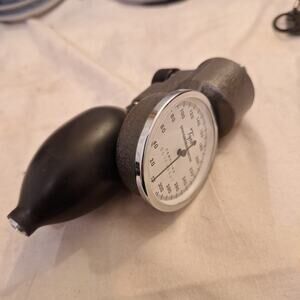 Tycos Blood Pressure Gauge And Pump
